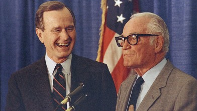 PHOTO: Former Senator Barry Goldwater flew from Arizona to endorse Vice President George Bush in the New Hampshire primary, Nashua, New Hampshire, Feb. 15, 1988.