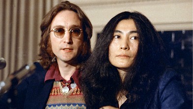 PHOTO: John Lennon and Yoko Ono