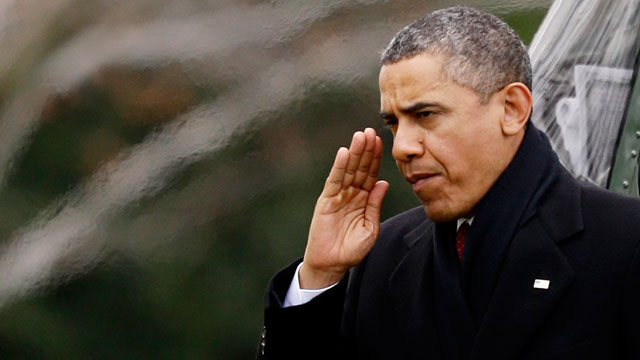 PHOTO: President Barack Obama returns a Marine honor guards salute as he steps off the Marine One helicopter and walks on the South Lawn at the White House in Washington on Dec. 27, 2012, as he returned early from his Hawaii vacation for meetings on the