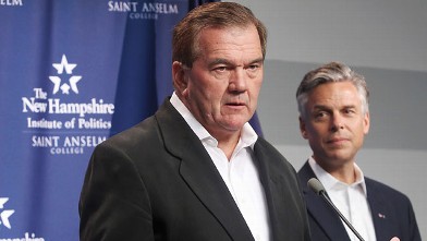 PHOTO: In this Sept. 16, 2011 photo, former Pennsylvania Gov. and Homeland Security Secretary Tom Ridge, left, gestures while speaking with Republican presidential candidate, former Utah Gov. Jon Huntsman in Manchester N.H.