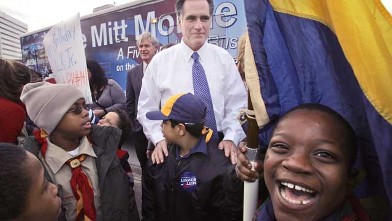 PHOTO: Republican presidential hopeful, former Massachusetts Gov. Mitt Romney visits with Cub and Boy Scouts before a Martin Luther King Day parade in Jacksonville, Fla., Jan. 21, 2008.