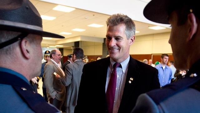 PHOTO: U.S. Sen. Scott Brown, R-Mass., center, speaks with members of the Massachusetts state police in Woburn, MA, April 29, 2012.