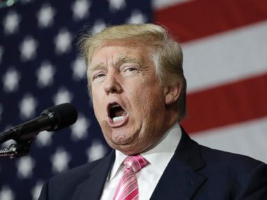 Trump Jabs at Clinton's Marriage: 'I Don't Think She's Loyal to Bill'