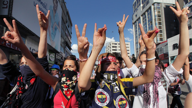 PHOTO: Turkish youths shout anti-government slogans as they march in Ankara, Turkey, June 4, 2013.