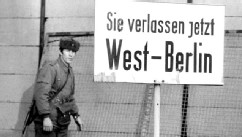 PHOTO: East German border guard
