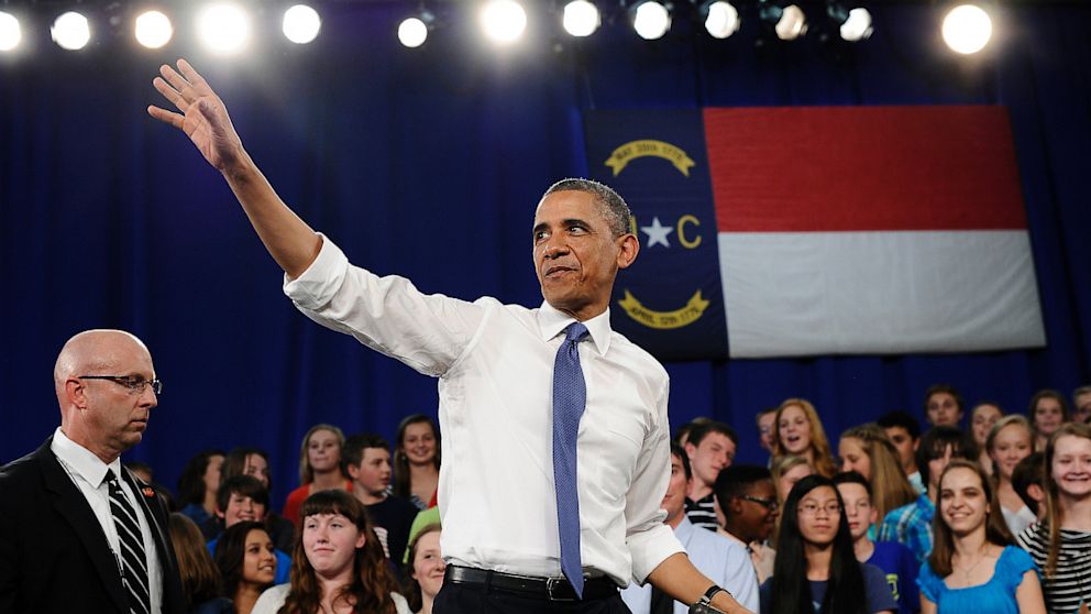 PHOTO: President Obama waves after speech