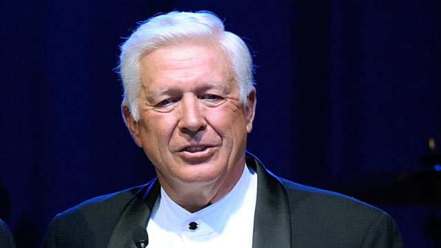 PHOTO: Foster Friess speaks onstage during Celebrity Fight Night XVI, March 20, 2010 in Phoenix, Arizona.