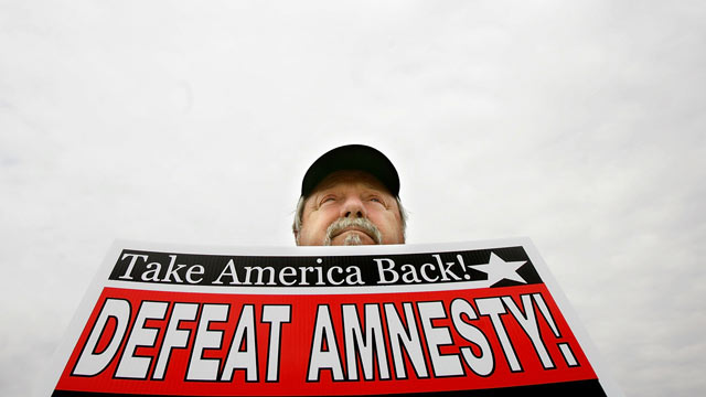 PHOTO: An anti-immigrant rally sponsored by the Minuteman Project June 15, 2007 in Washington, DC.