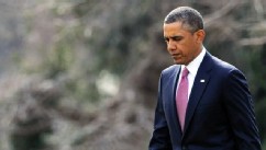 PHOTO: President Barack Obama makes his way to board Marine One, March 5, 2013, in Washington.