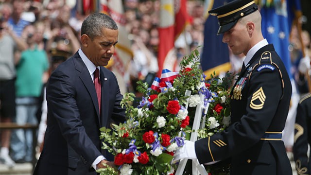 PHOTO: President Obama with wreath