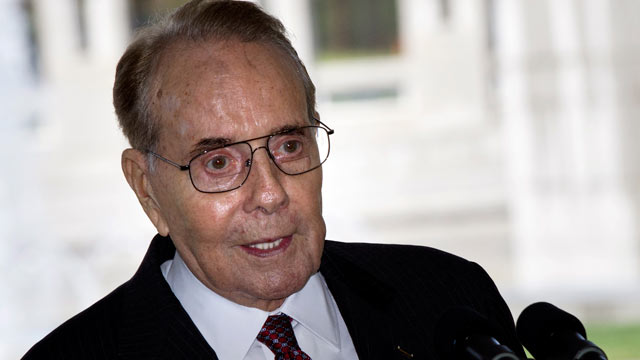 PHOTO: Senator Bob Dole speaks during an event at the World War II Memorial in this April 12, 2011 filephoto in Washington, DC.