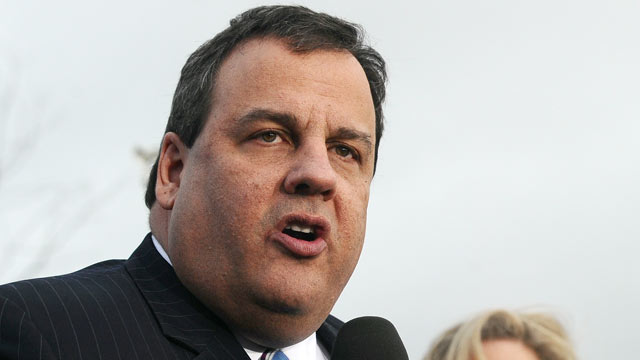 PHOTO: New Jersey Governor Chris Christie speaks during a campaign rally outside a grocery store in Des Moines, Iowa Dec. 30, 2001.
