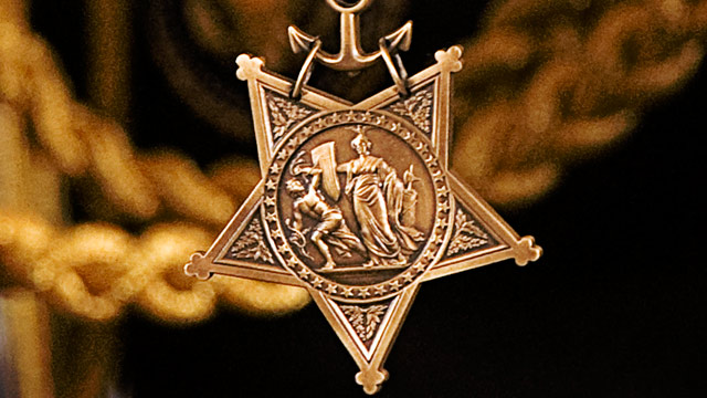 PHOTO: Man challenges Stolen Valor Act