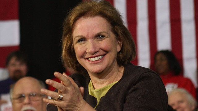 PHOTO: Elizabeth Edwards applauds as as her husband, former North Carolina senator and Democratic presidential hopeful John Edwards speaks to voters during a town hall style meeting at the Putnam Museum and IMAX Theatre 28 December 2007 in Davenport, Iowa