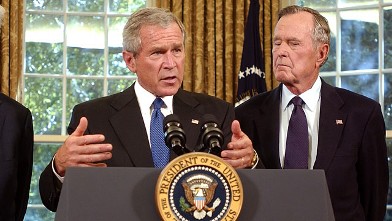 PHOTO: George W. Bush, left, announces that he appointed George H. W. Bush to lead a fund-raising effort for victims of Hurricane Katrina at the White House.