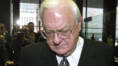 PHOTO: Former Illinois Governor George Ryan leaves Federal court following his arraignment in this Dec. 23, 2003 file photo in Chicago.