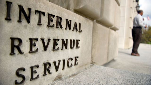 PHOTO: IRS employees exit the US Internal Revenue Service building at the end of the day in Washington, DC, March 20, 2012.