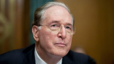 PHOTO: Senator Jay Rockefeller, a Democrat from West Virginia, chairs a Senate Commerce Committee hearing on auto dealership closings, Washington, D.C., June 3, 2009.