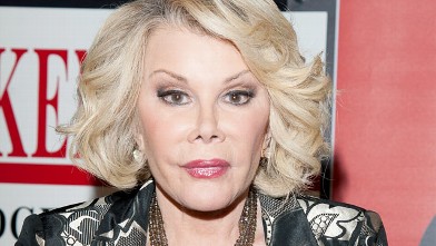 PHOTO: Joan Rivers signs copies of her book "I Hate Everyone Starting With Me" at Bookends Bookstore on June 6, 2012 in Ridgewood, New Jersey.