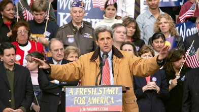 PHOTO: Democratic presidential candidate US Senator John Kerry pauses while speaking during a rally, Manchester, New Hampshire, Oct. 31, 2004.