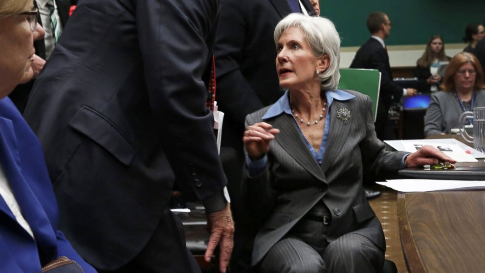 PHOTO: Health and Human Services Secretary Kathleen Sebelius turns to speak to an aide during a House Energy and Commerce Committee hearing on Capitol Hill in Washington, Oct. 30, 2013.