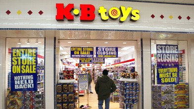 PHOTO: A shopper enters a closing KB Toys store Jan. 30, 2004 in Norridge, Illinois.