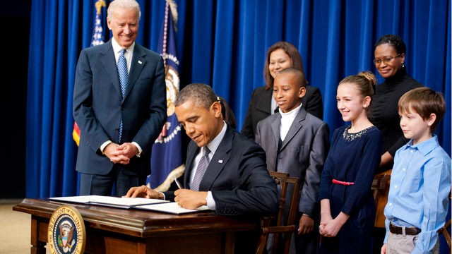 PHOTO: President Barack Obama and Vice President Joe Biden join children who wrote letters to the White House expressing concern about gun violence before President Obama signs executive orders designed to reduce gun violence in the United States, Jan. 16