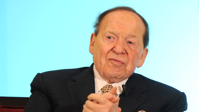 PHOTO: Sheldon Adelson speaks at a luncheon in Macau, June 8, 2011.