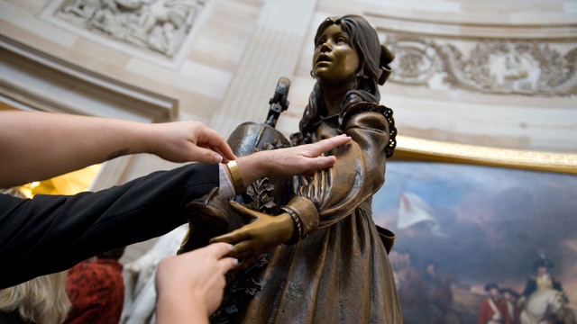 PHOTO: Blind attendees admire a statue of Helen Keller after it's unveiling ceremony in the rotunda on Oct. 7, 2009.