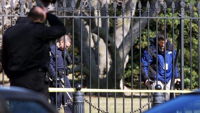 PHOTO: Uniformed Secret Service agents scour the White House grounds with metal detectors after alleged gunman Robert Pickett of Evansville, Indiana was shot in the leg by a Secret Service agent outside of the White House, Feb. 7, 2001.