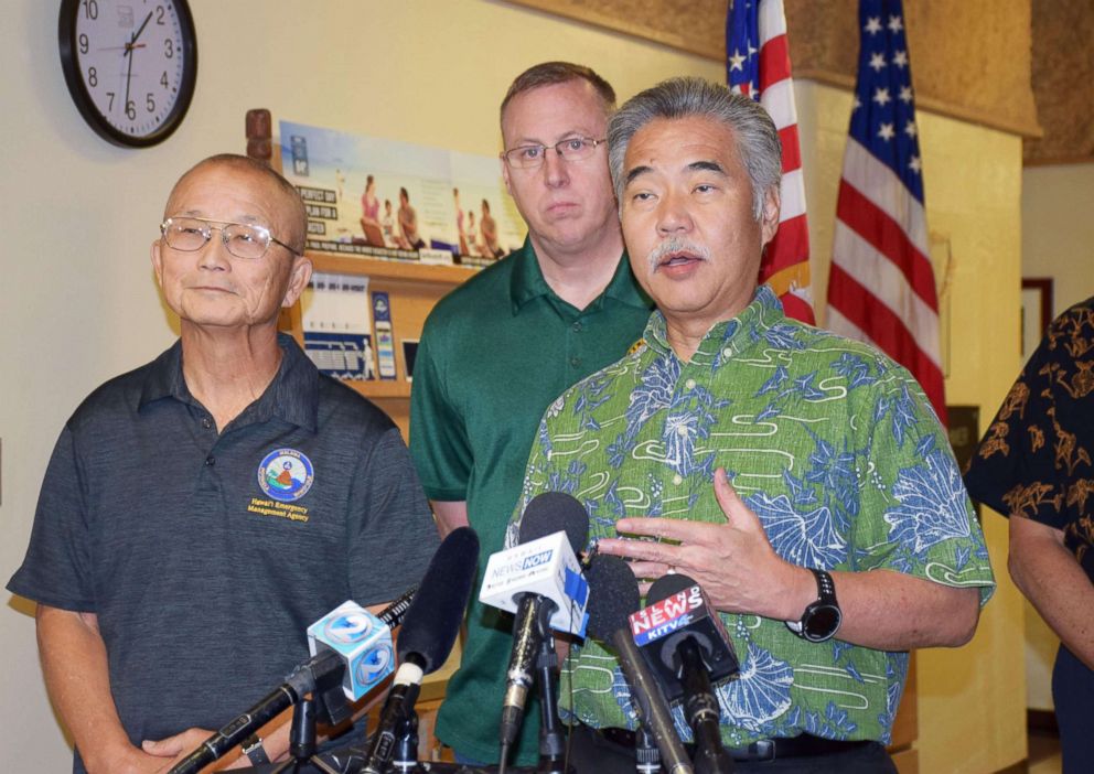 PHOTO: Hawaii Gov. David Ige, right, speaks to reporters in Honolulu on Jan. 13, 2018, after a false alert about an incoming ballistic missile was sent out to residents across the state by the Emergency Management Agency. 