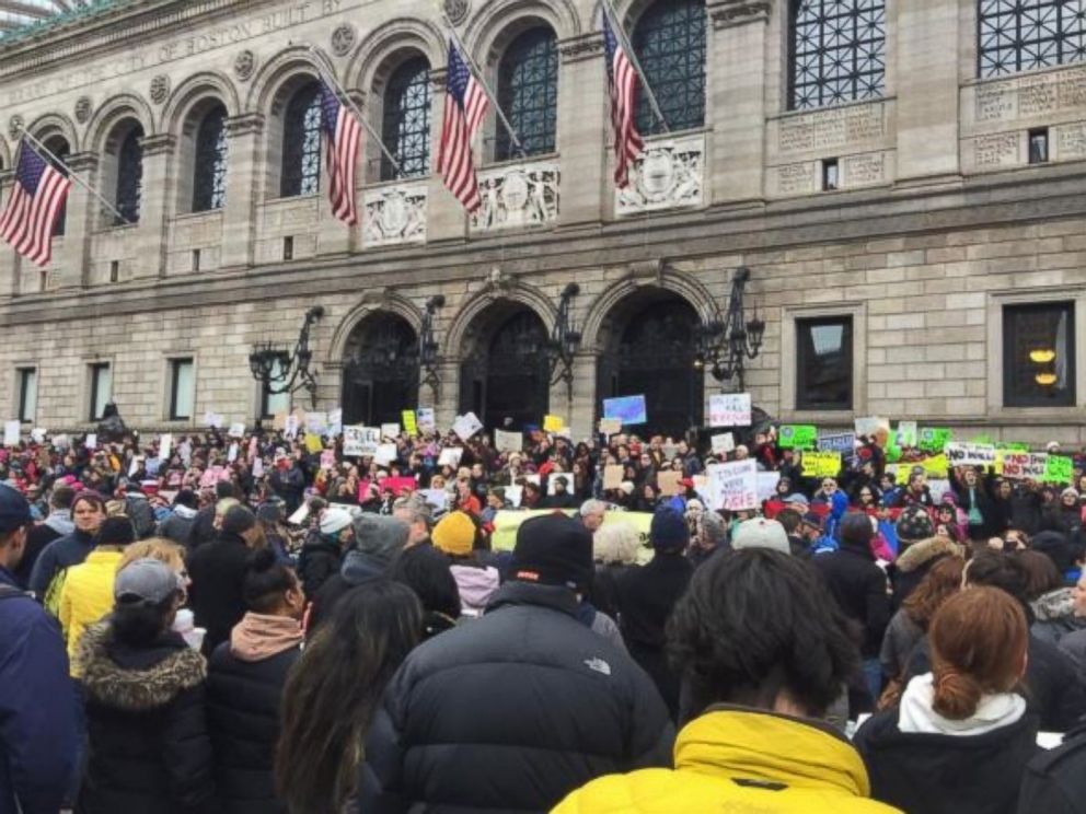 PHOTO: Protesters of President Donald Trumps immigration ban gather at Copley Park in Boston, Jan. 29, 2017.