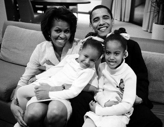 ht_obama_family_mi_121122_ss_ssh.jpg