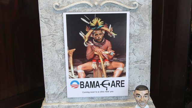 PHOTO: Offensive Obama window display