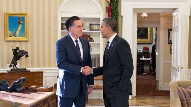 PHOTO: President Barack Obama and former Massachusetts Gov. Mitt Romney talk in the Oval Office following their lunch, Nov. 29, 2012.