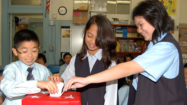PHOTO: Seventh graders 'vote'