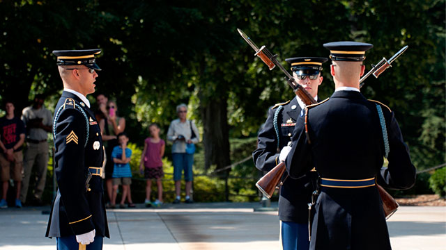 PHOTO: Tomb of the Unknowns Changing of the Guard