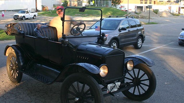 PHOTO: Ohio Sen. Rob Portman tweeted a photo of himself in his 1917 Model T Ford, July 29, 2012.