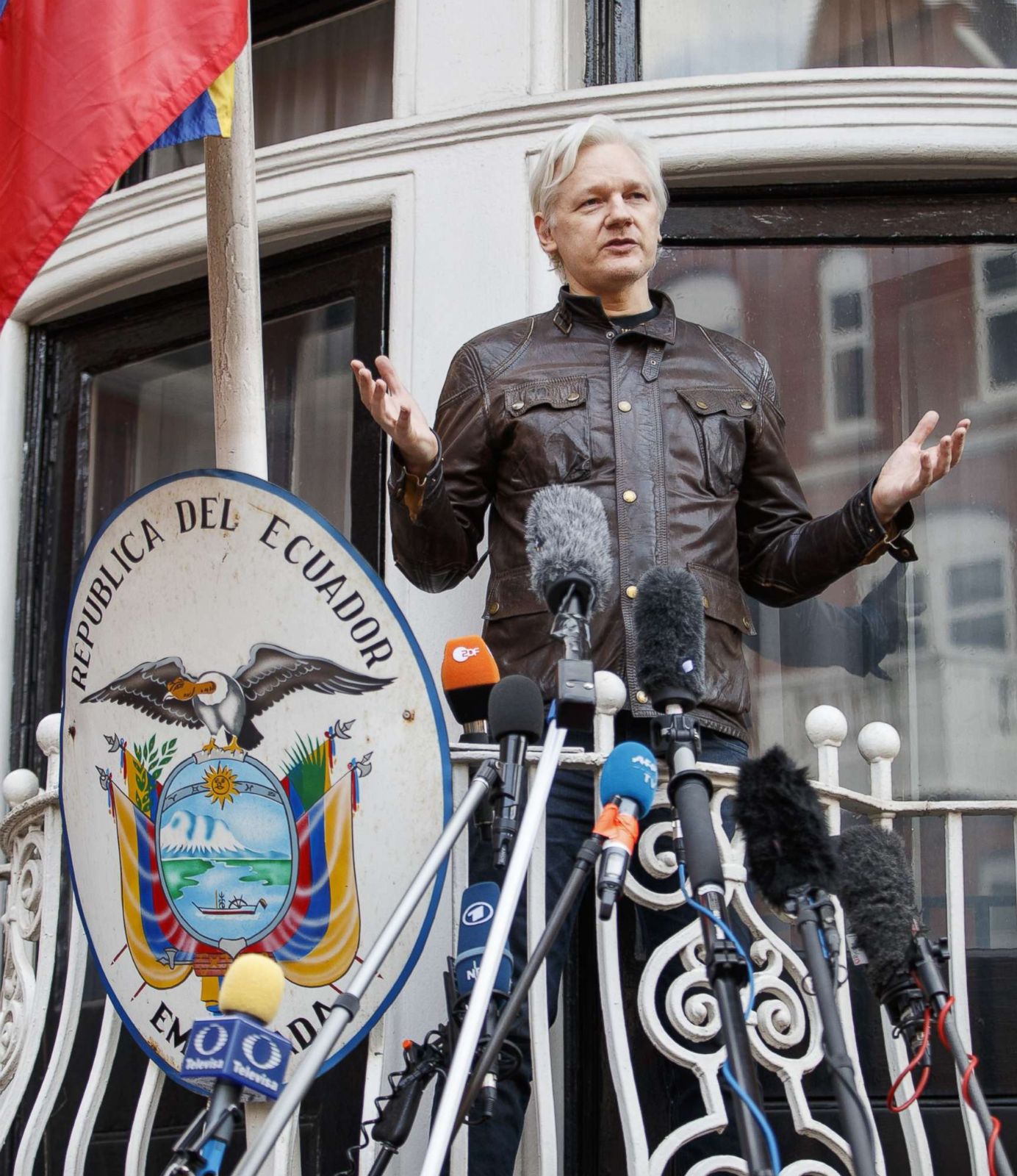 julian-assange-02-gty-jc-180803_hpEmbed_13x15_1600.jpg