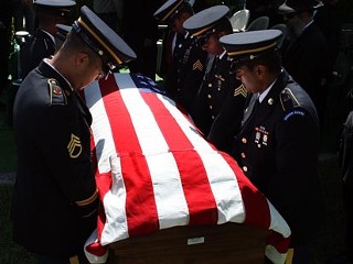  Pentagon OKs media photos of war dead