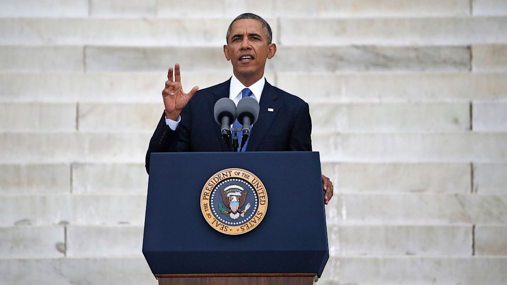 PHOTO: President Obama speaking at Lincoln Memorial