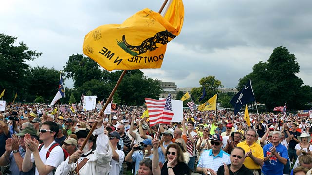 PHOTO: A crowd cheers speaker Glenn Beck during a Tea Party rally on Capitol in Washington, June 19, 2013.