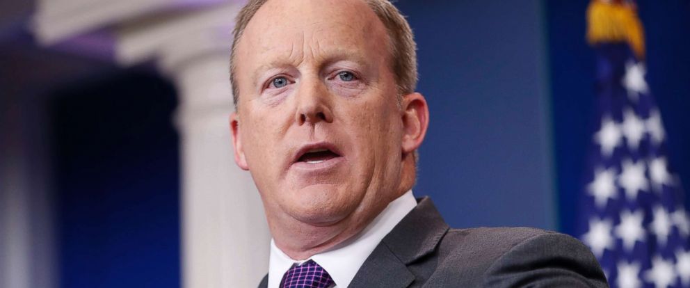 PHOTO: White House press secretary Sean Spicer speaks to members of the media in the Brady Briefing room of the White House in Washington, July 17, 2017.
