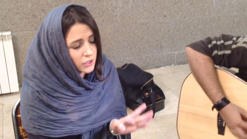 PHOTO: Azadeh Ettehad, 27, sings Adeles "Rolling in the Deep."