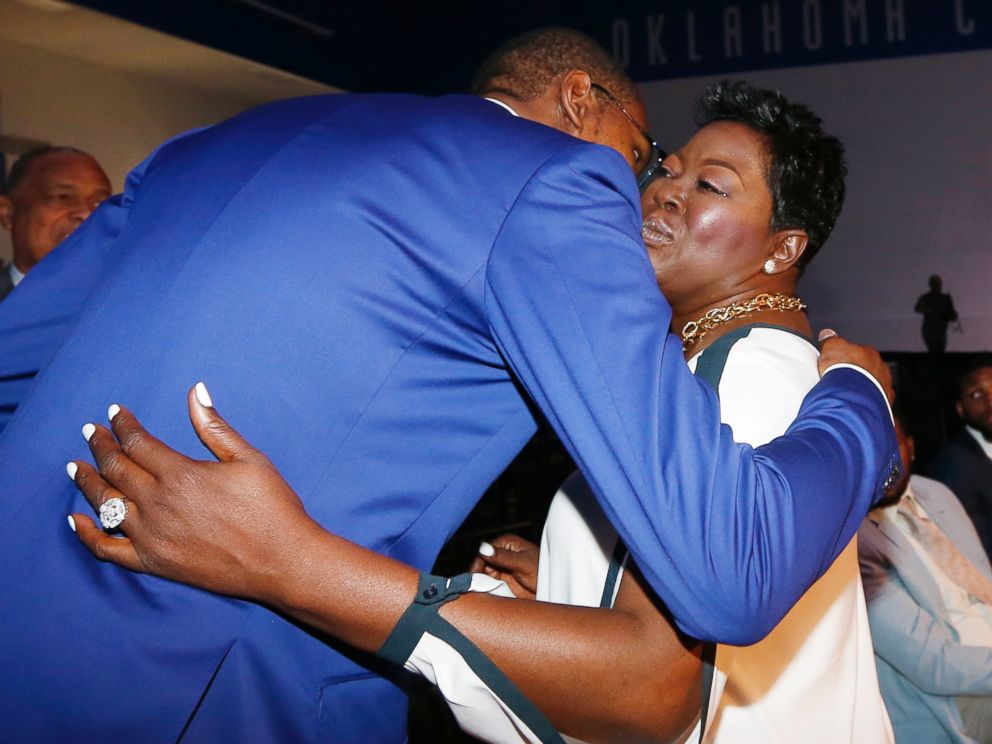 PHOTO: Oklahoma City Thunders Kevin Durant, left, embraces his mother, Wanda Pratt, right, following the news conference to announce that Durant is the winner of the 2013-14 Kia NBA Basketball Most Value Player Award in Oklahoma City, May 6, 2014.