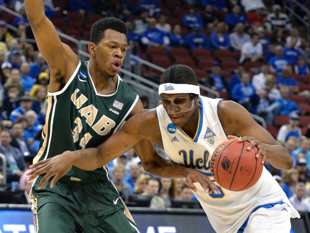 PHOTO: UCLAs Kevon Looney, right, attempts to drive around the defense of UABs William Lee during the first half of an NCAA tournament college basketball game in Louisville, Ky., March 21, 2015.