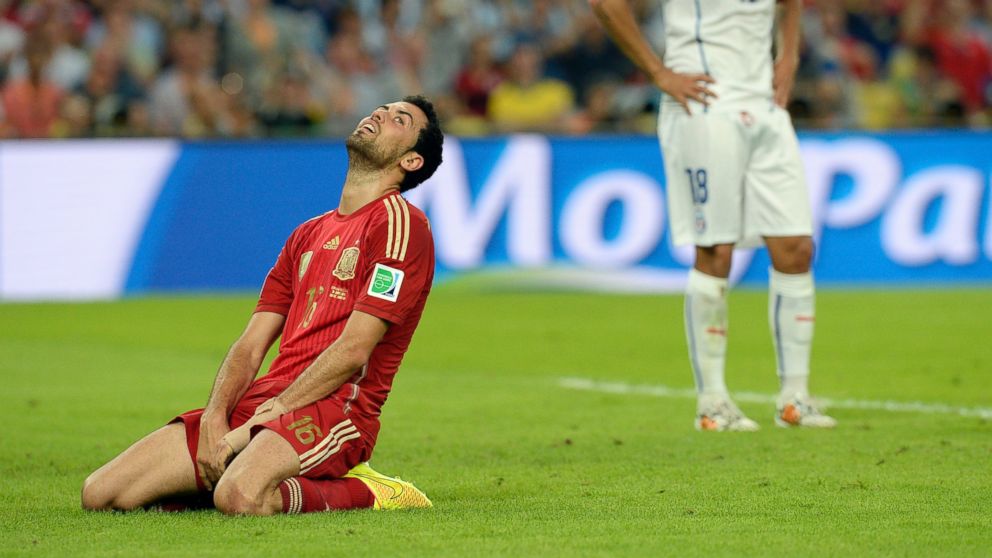 PHOTO: Spains Sergio Busquets reacts after missing a chance during the group B World Cup soccer match between Spain and Chile at the Maracana Stadium in Rio de Janeiro, Brazil, June 18, 2014.