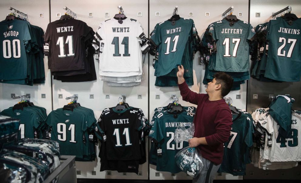 PHOTO: A fan shops for Philadelphia Eagles apparel in Philadelphia, Jan. 22, 2018. The Eagles defeated the Minnesota Vikings 38-7 in the AFC Championship on Sunday to advance to the Super Bowl against the New England Patriots.