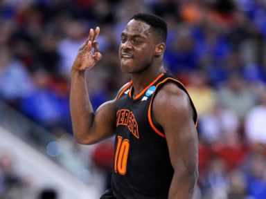 Who? Mercer Bears Slam Dunk Duke