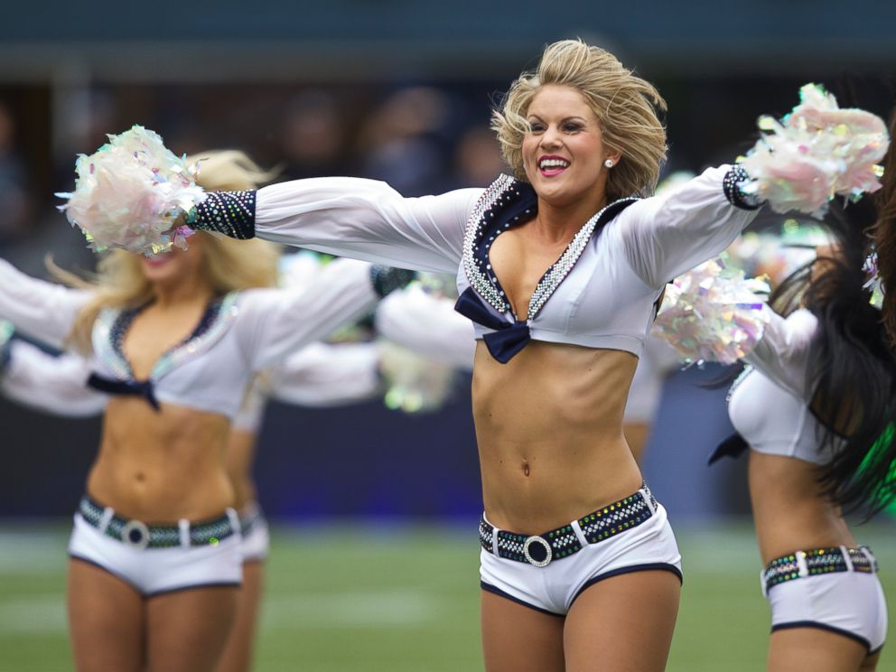 GTY_seahawks_cheerleaders_4_jtm_140128_4